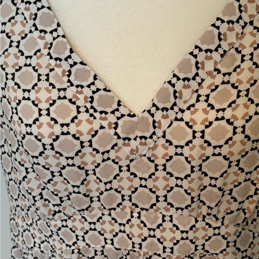 LOFT Pullover V Top in Black and Taupe Size 4 - Picture 2 of 5